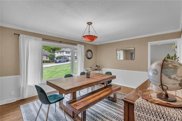 4212 NW Briarcliff Ln, Kansas City, MO 64116 - dining room with a textured ceiling, wood finished floors, ornamental molding, and baseboards