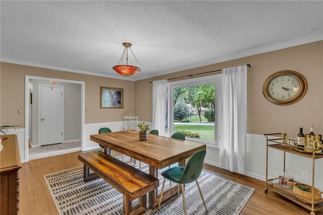 4212 NW Briarcliff Ln, Kansas City, MO 64116 - dining space featuring ornamental molding, a textured ceiling, and light wood-type flooring