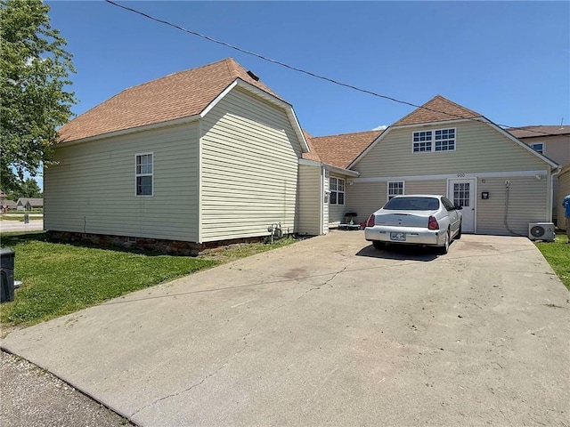 900 E 7th St, Galena, KS 66739 - view of home's exterior featuring a yard, concrete driveway, and roof with shingles