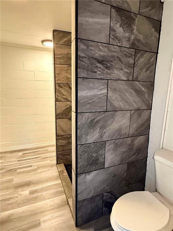 900 E 7th St, Galena, KS 66739 - bathroom featuring wood finished floors and toilet