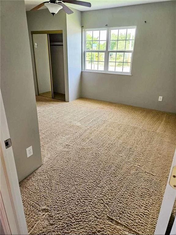 900 E 7th St, Galena, KS 66739 - unfurnished bedroom featuring carpet floors, a closet, and a ceiling fan
