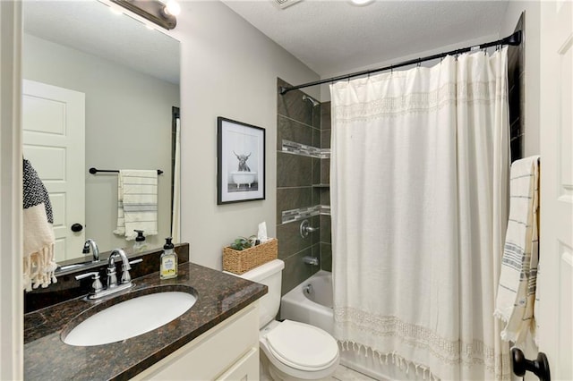 2511 E Maple Ct, Tonganoxie, KS 66086 - bathroom featuring shower / bath combo with shower curtain, toilet, and vanity
