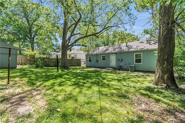 712 NE 45th St, Kansas City, MO 64116 - view of yard featuring central AC