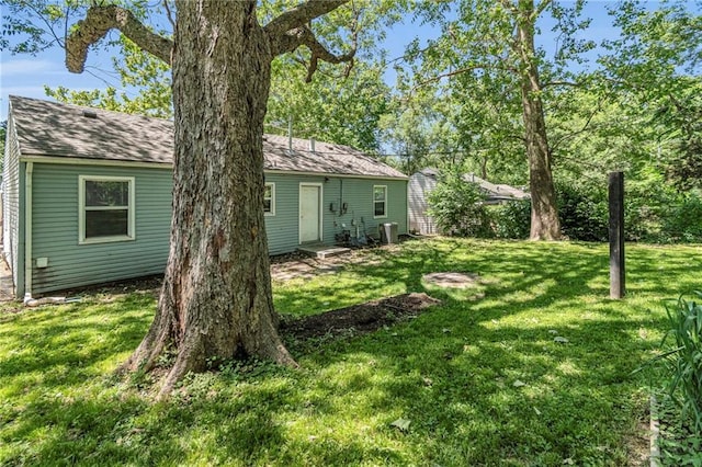 712 NE 45th St, Kansas City, MO 64116 - view of green lawn featuring cooling unit