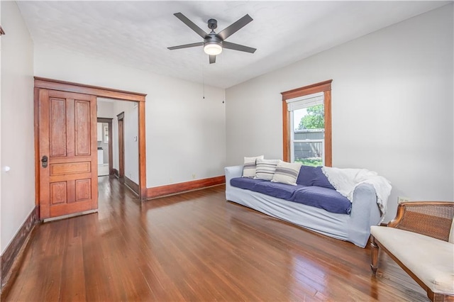 915 Main St, Neodesha, KS 66757 - living room featuring dark wood-style floors, baseboards, and ceiling fan