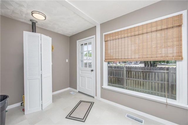 915 Main St, Neodesha, KS 66757 - entrance foyer featuring baseboards