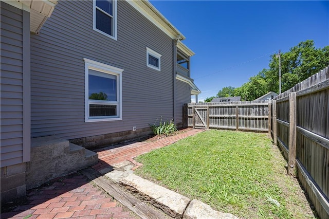 915 Main St, Neodesha, KS 66757 - view of yard