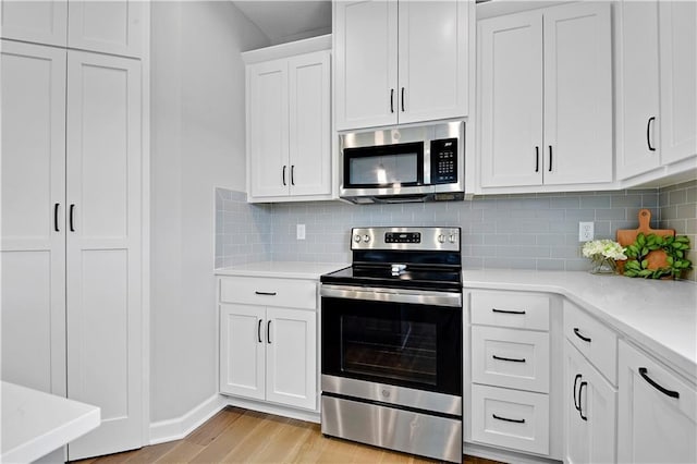 19629 W 196th St, Spring Hill, KS 66083 - kitchen featuring stainless steel appliances, light wood finished floors, light countertops, white cabinetry, and backsplash