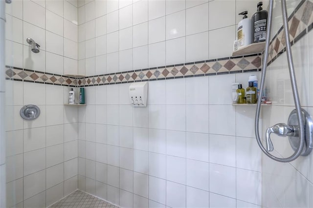 3109 W 118th St, Leawood, KS 66211 - full bathroom with a tile shower