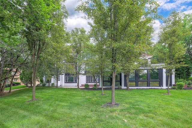 3109 W 118th St, Leawood, KS 66211 - view of grassy yard