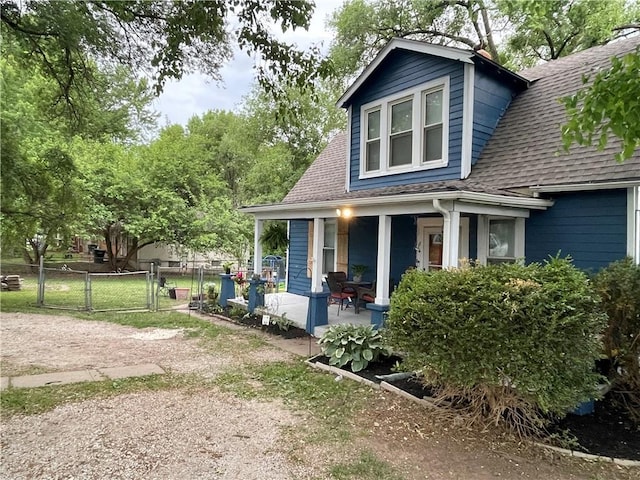 2302 3rd Ave, Leavenworth, KS 66048 - view of front facade featuring a gate, a shingled roof, and covered porch