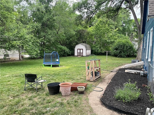 2302 3rd Ave, Leavenworth, KS 66048 - view of grassy yard featuring a trampoline