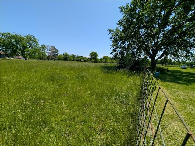 view of yard featuring a rural view