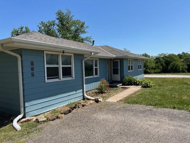 805 E Price Ave, Savannah, MO 64485 - view of ranch-style home