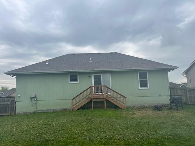 2216 Chanticleer St, Excelsior Springs, MO 64024 - view of rear view of house