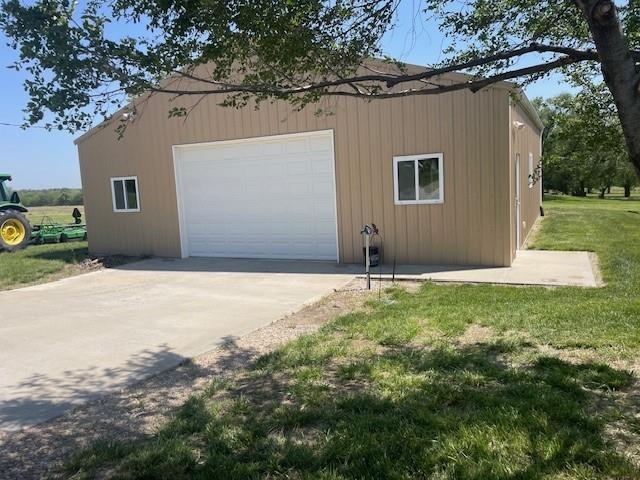 21162 147th St, Basehor, KS 66007 - view of detached garage