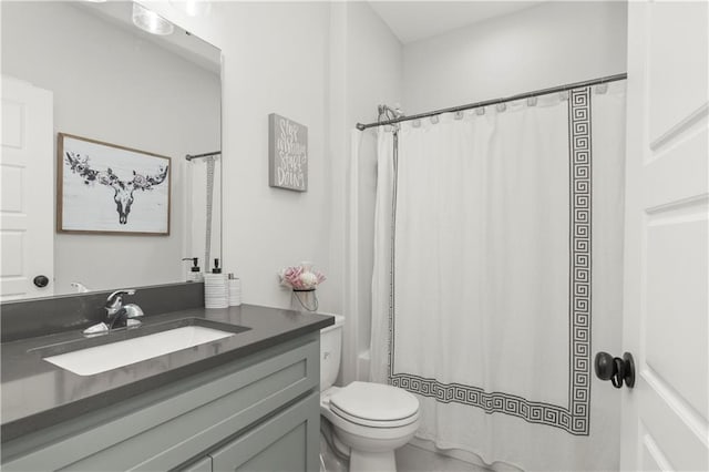 807 NE Algonquin St Unit B, Lees Summit, MO 64064 - full bath with vanity, toilet, and shower / tub combo with curtain