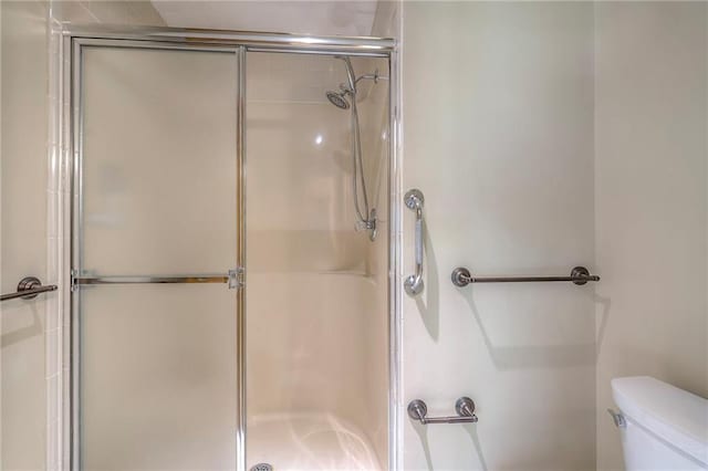 25908 Colbern Rd, Lees Summit, MO 64086 - full bath with an enclosed shower and toilet