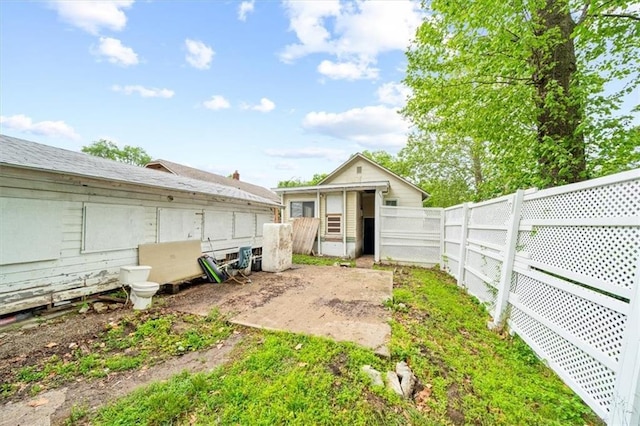 1111 S Cottage St, Independence, MO 64050 - view of yard with an outdoor structure