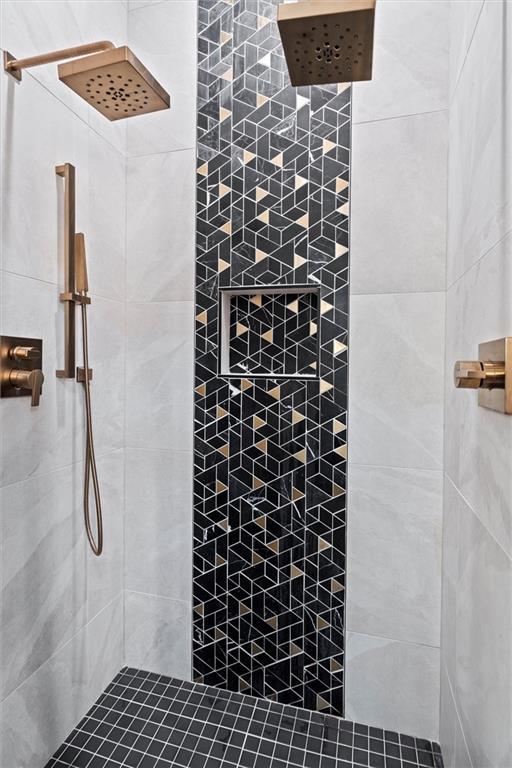 15278 W 173rd St, Olathe, KS 66062 - full bath featuring a tile shower