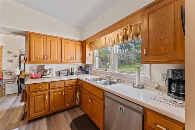 800 Tyler Ave, Warrensburg, MO 64093 - kitchen featuring dishwasher, a sink, light countertops, vaulted ceiling, and light wood-type flooring