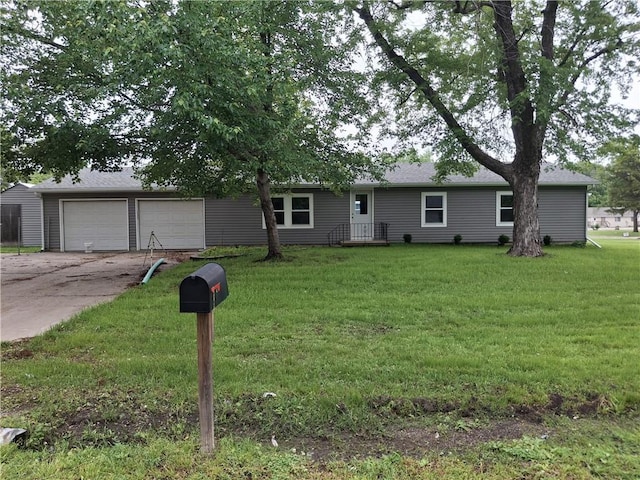715 E Blackhawk St, Ottawa, KS 66067 - single story home featuring a garage, a front lawn, and driveway