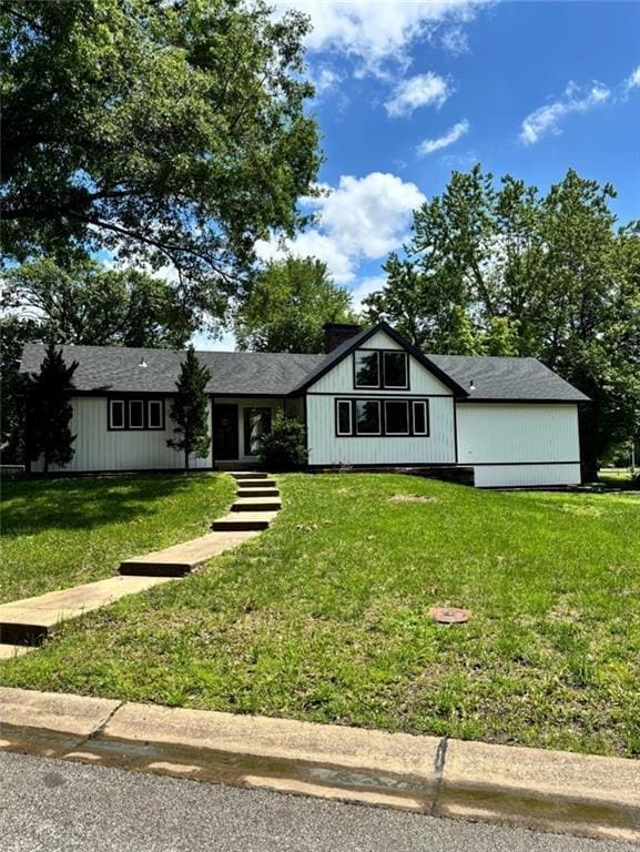 1702 Countryside Dr, Pittsburg, KS 66762 - view of front of house with a front lawn