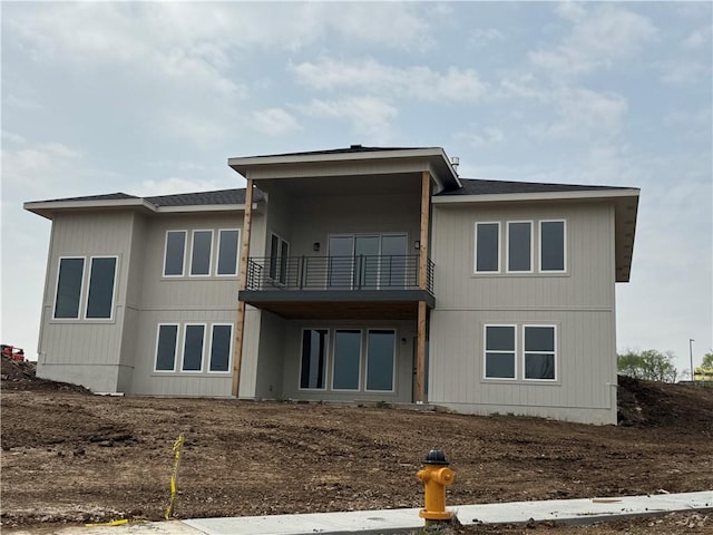 9019 Freedom Cir, Lenexa, KS 66227 - back of property with a balcony