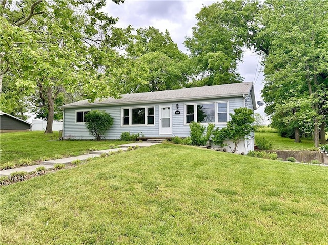 3619 Lake Trenton Dr, Trenton, MO 64683 - ranch-style home with a front lawn and entry steps