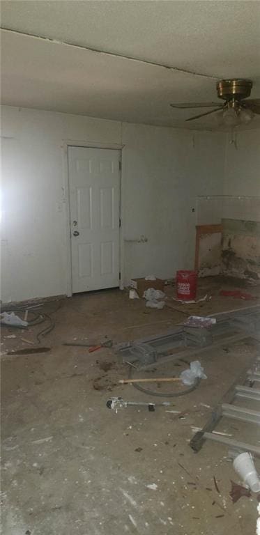 1910 S Joplin St, Pittsburg, KS 66762 - foyer with a ceiling fan