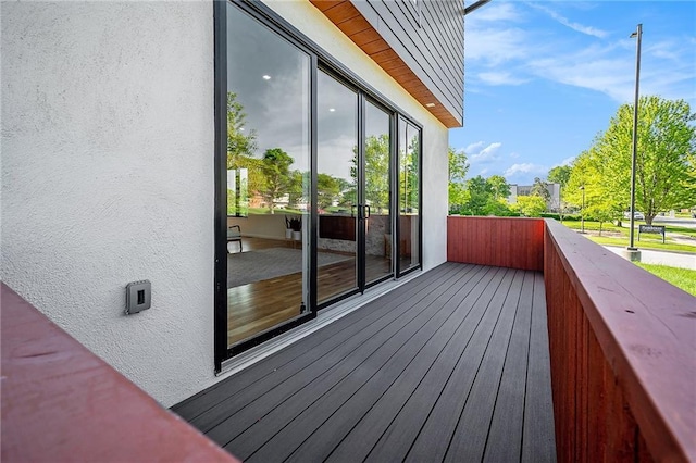 2605 W Paseo Blvd, Kansas City, MO 64108 - view of wooden terrace
