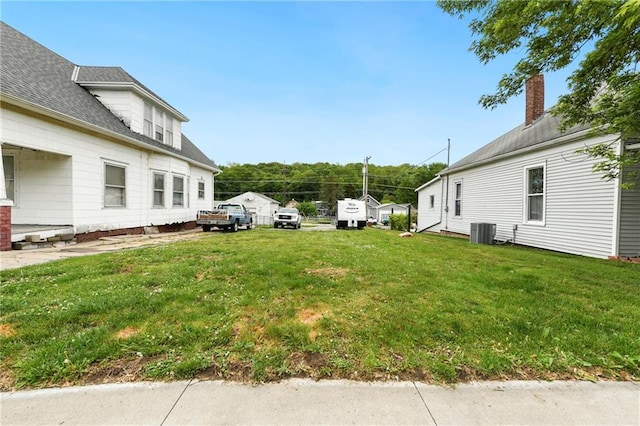 3121 Saint Joseph Ave, Saint Joseph, MO 64505 - view of yard featuring central AC