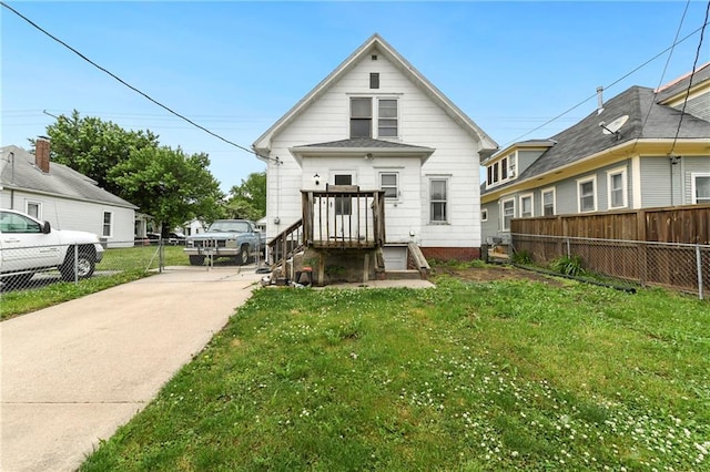 3121 Saint Joseph Ave, Saint Joseph, MO 64505 - back of property featuring driveway