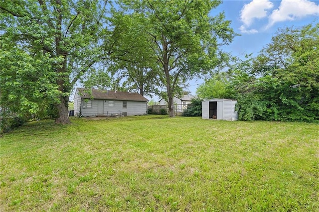 5609 E 101st St, Kansas City, MO 64137 - view of yard