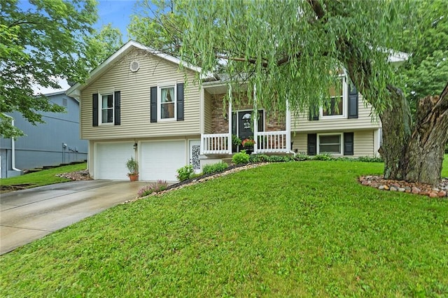 1512 Auburn Dr, Lees Summit, MO 64086 - bi-level home featuring a garage, a front yard, and driveway