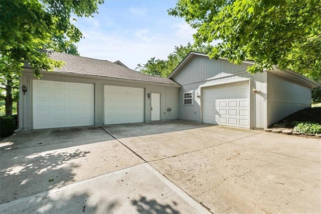 3000 Cedar Crest Dr, Independence, MO 64057 - view of front facade featuring a detached garage