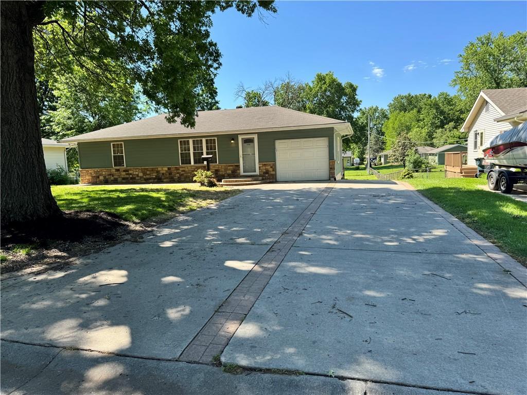 1401 NE 67th St, Gladstone, MO 64118 - photo 1