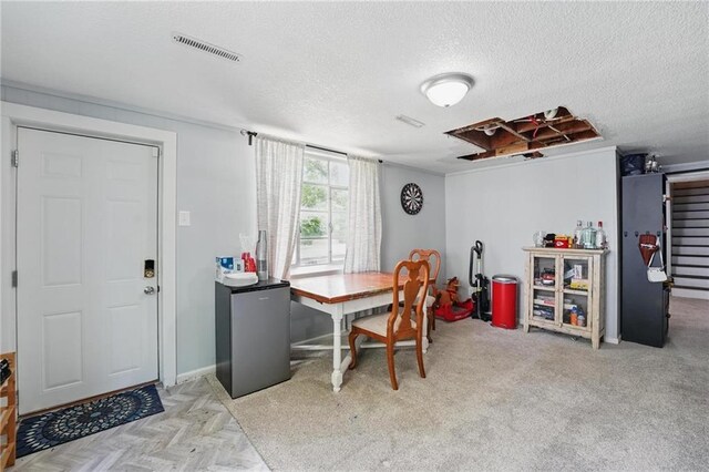 10621 E 32nd St, Independence, MO 64052 - dining space featuring a textured ceiling and baseboards