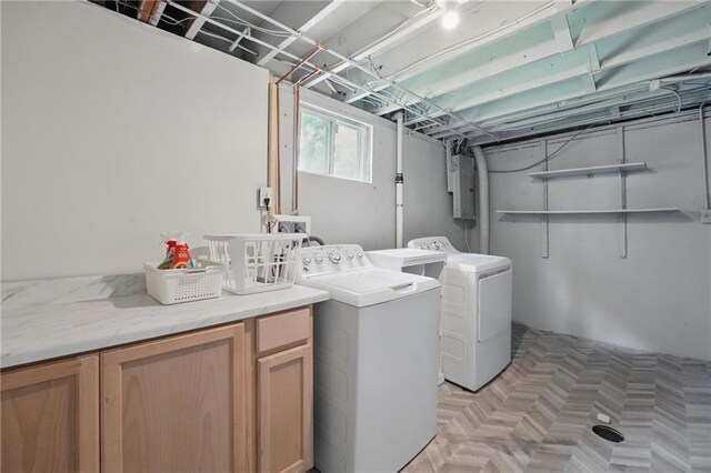10621 E 32nd St, Independence, MO 64052 - laundry area with washing machine and clothes dryer and cabinet space