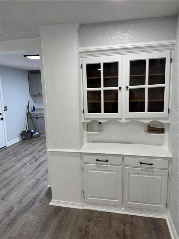116 N Home St, Independence, MO 64053 - bar area featuring dark wood-style floors and baseboards