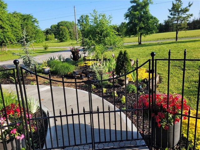 1154 SE 364p Rd, Clinton, MO 64735 - view of gate