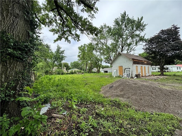 35 W 3rd St, Adrian, MO 64720 - view of yard