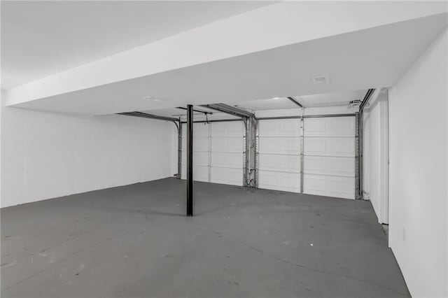 8823 E 111th St, Kansas City, MO 64134 - view of garage