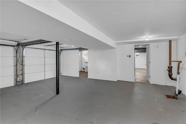 8823 E 111th St, Kansas City, MO 64134 - view of garage
