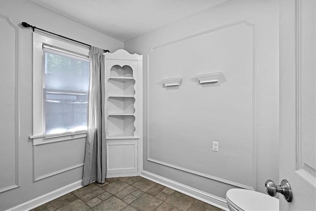 7224 Ward Pkwy, Kansas City, MO 64114 - interior space with stone finish flooring