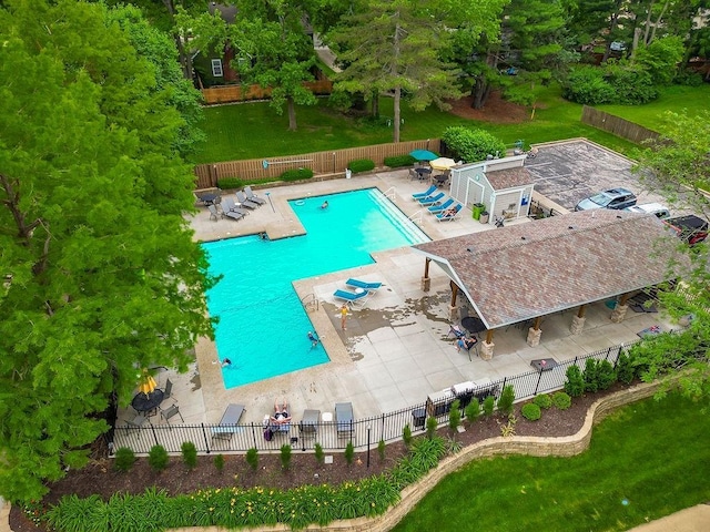 8122 Parkhill Rd, Lenexa, KS 66215 - drone / aerial view of a pool area