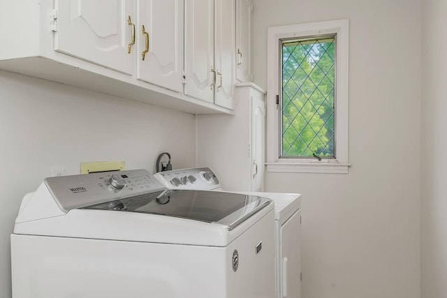 8122 Parkhill Rd, Lenexa, KS 66215 - laundry area featuring washing machine and dryer and cabinet space