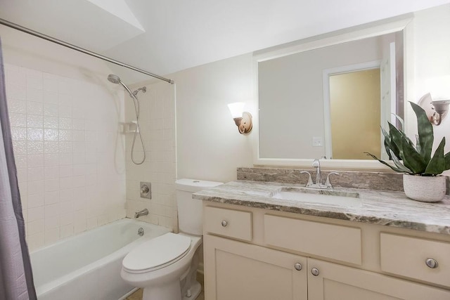 8122 Parkhill Rd, Lenexa, KS 66215 - full bathroom with toilet, vanity, and shower / bath combo
