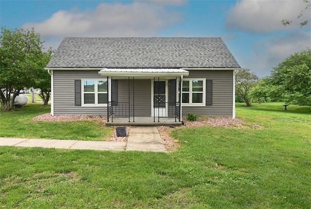 10855 72nd Rd, Agency, MO 64401 - bungalow featuring covered porch, a front yard, and roof with shingles