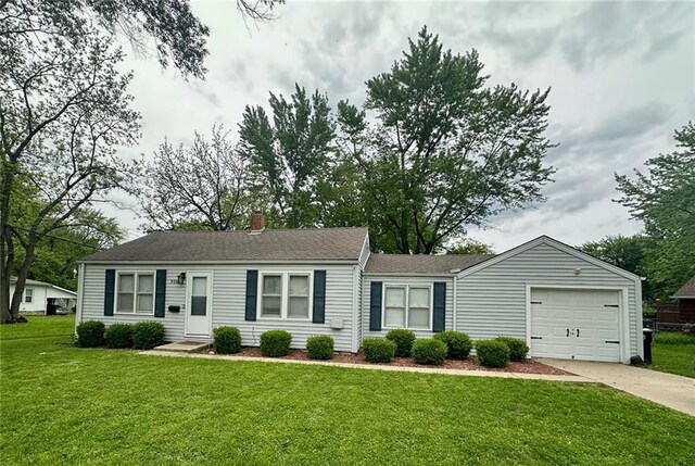 906 W 84th St, Kansas City, MO 64114 - ranch-style home with an attached garage, a front yard, driveway, and a chimney